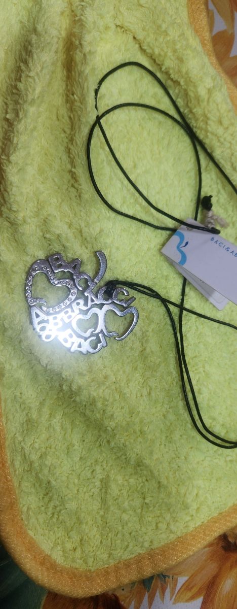 Collana nuova baci e abbracci