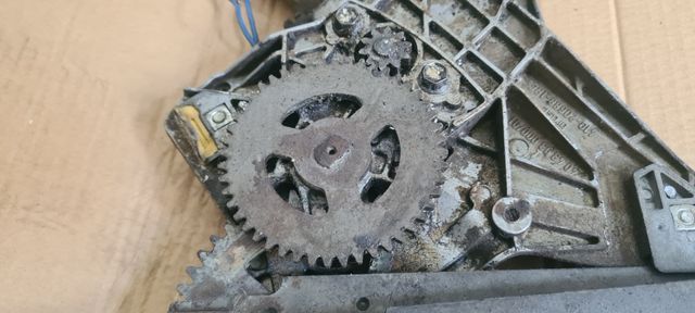 Elevalunas derecho porsche 944