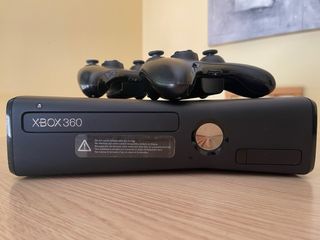 Xbox 306, 2 mandos y juegos