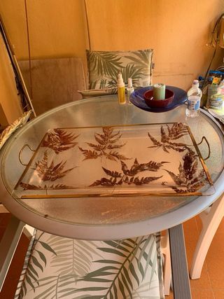 Mesa auxiliar de metacrilato