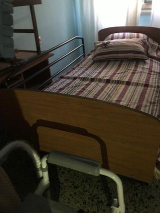 Cama de hospital articulada