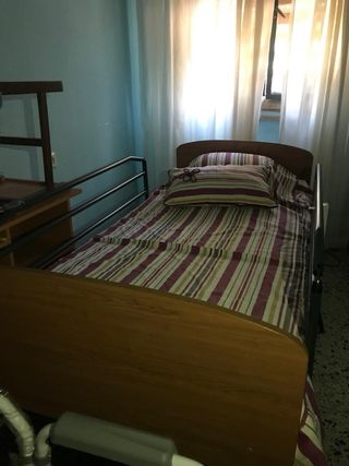 Cama de hospital articulada