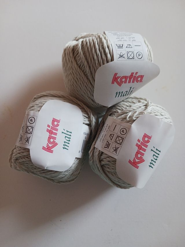 Lote 17 ovillos Mali de Katia gris claro