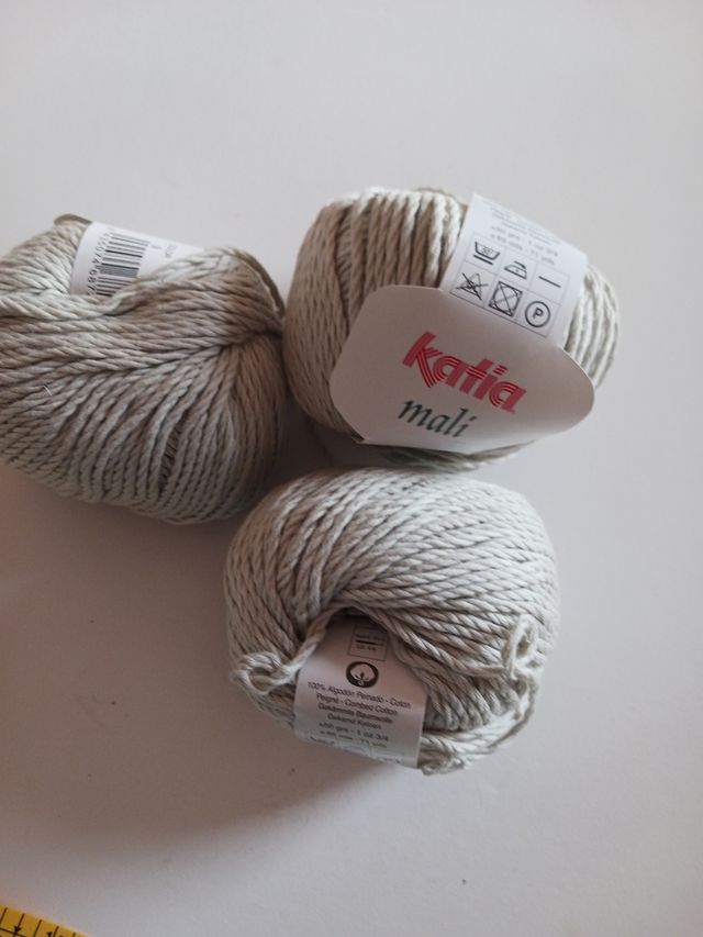Lote 17 ovillos Mali de Katia gris claro