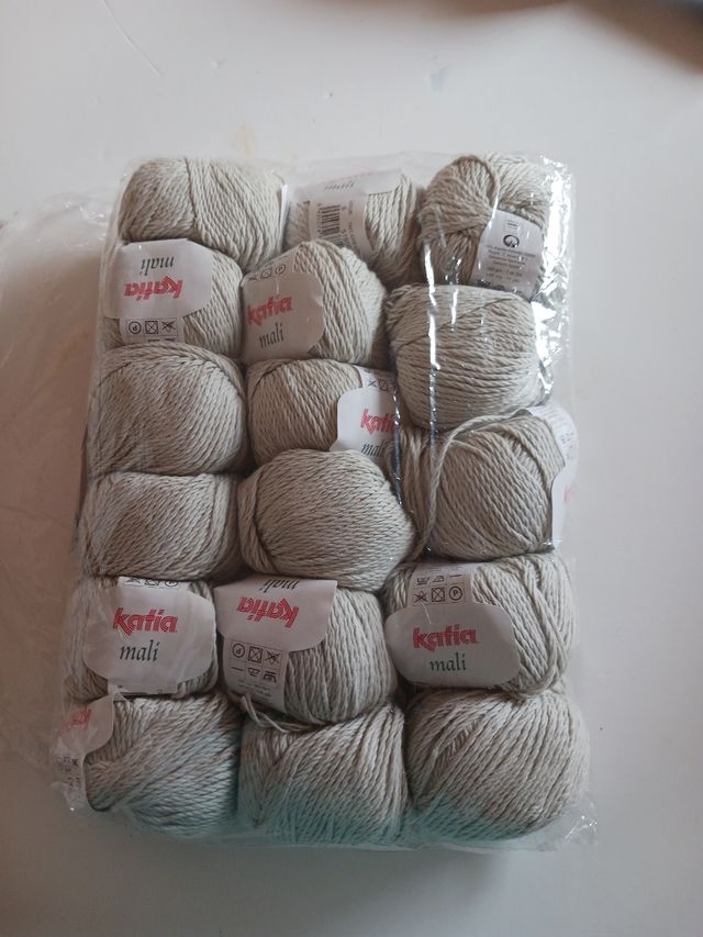 Lote 17 ovillos Mali de Katia gris claro