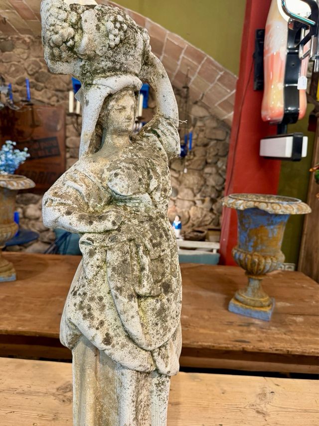 Escultura vintage de piedra. Años 70