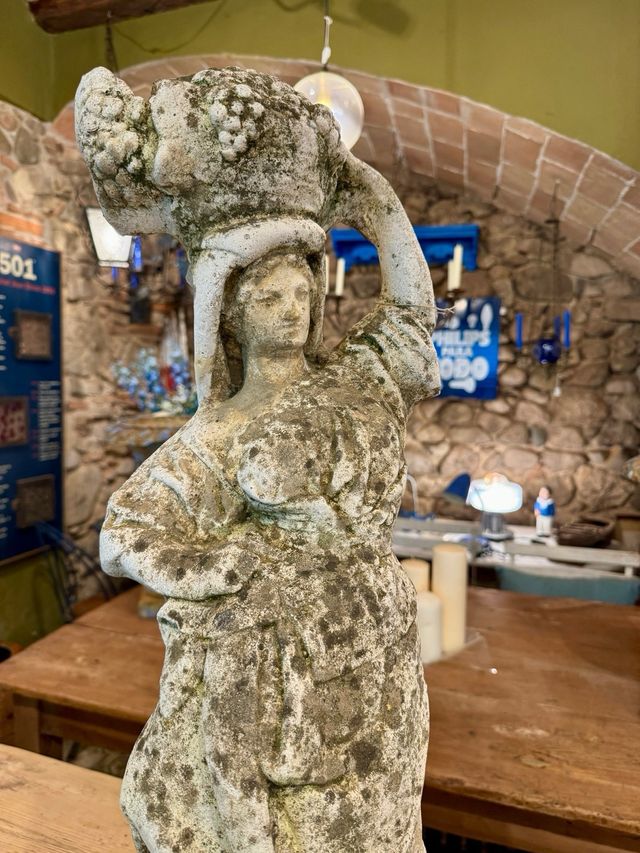 Escultura vintage de piedra. Años 70