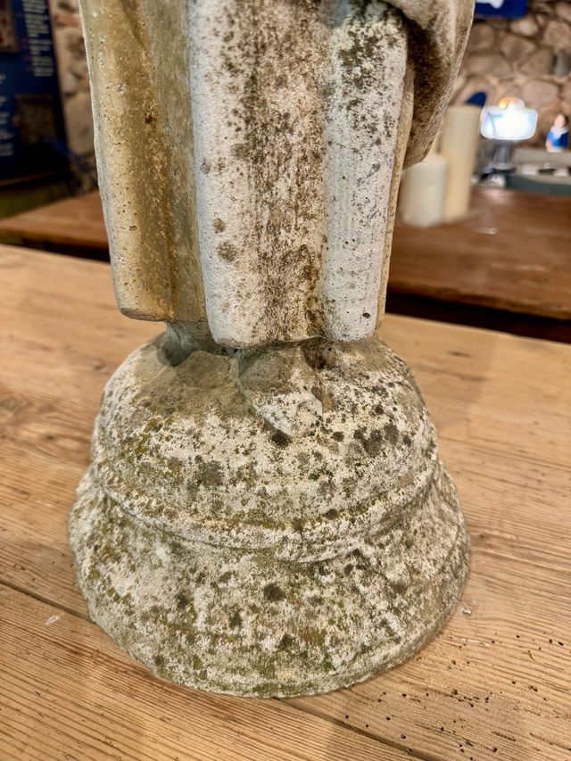 Escultura vintage de piedra. Años 70