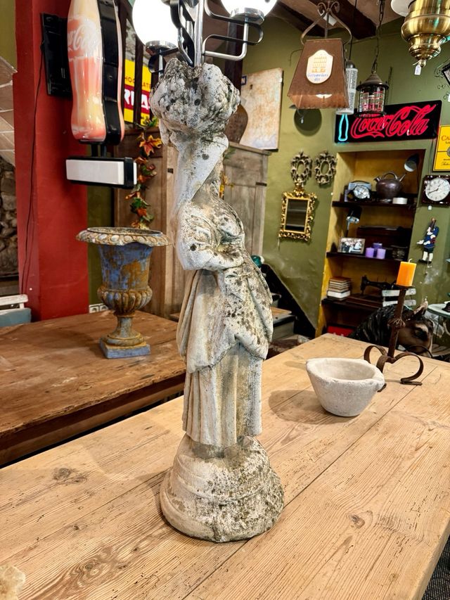 Escultura vintage de piedra. Años 70