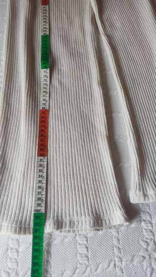 Pantalón de canalé beis de Zara