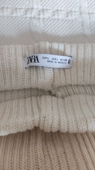 Pantalón de canalé beis de Zara
