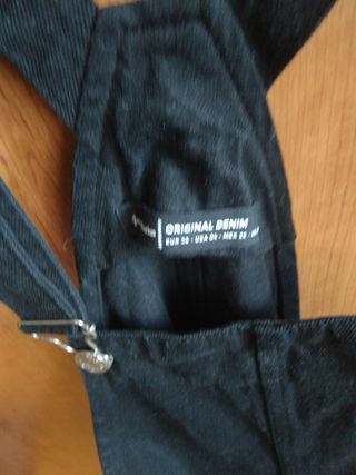 Peto/vestido vaquero negro Stradivarius