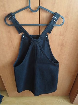 Peto/vestido vaquero negro Stradivarius