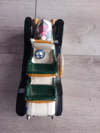 Antica auto in porcellana vintage