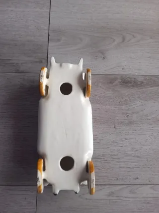 Antica auto in porcellana vintage