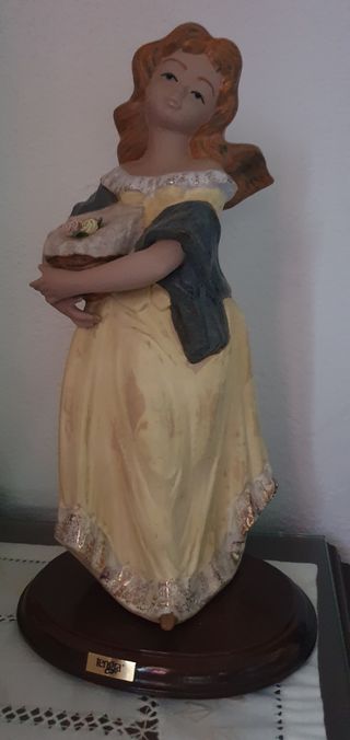 Figura porcelana.  Tengra