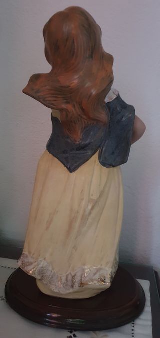 Figura porcelana.  Tengra