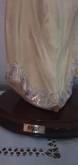 Figura porcelana.  Tengra