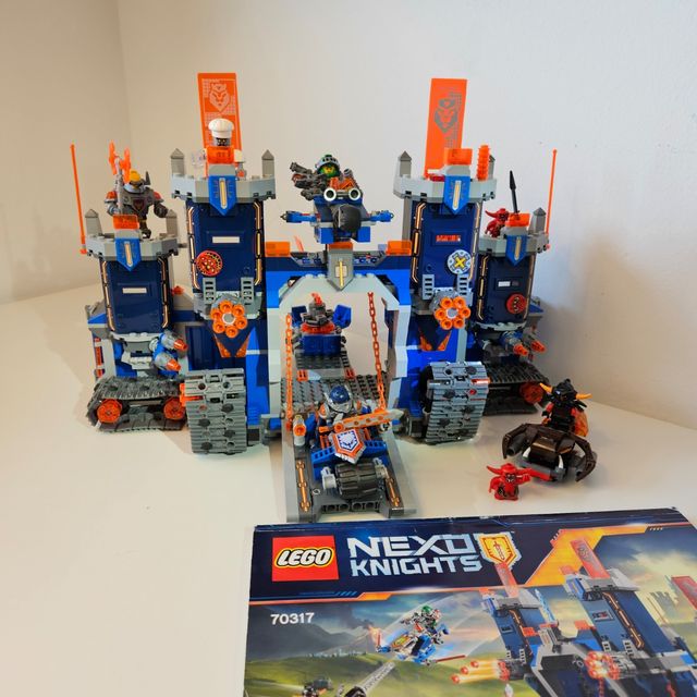 LEGO Nexo Knights - Aaron's Aero Striker