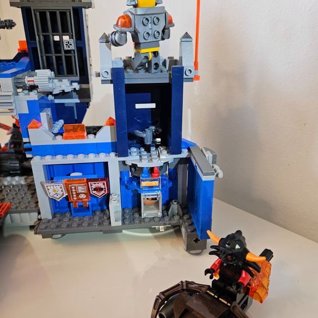 LEGO Nexo Knights - Aaron's Aero Striker