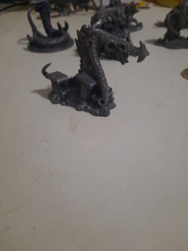 Figure di draghi di piombo