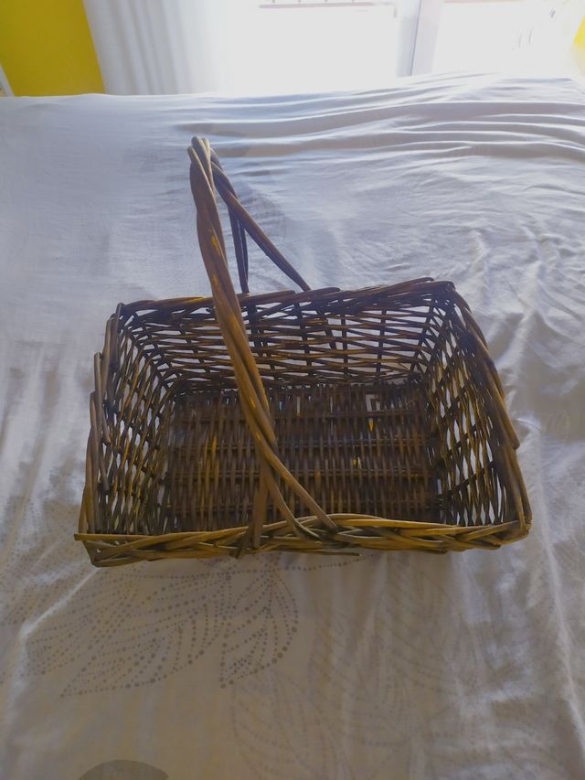 Cesto rectangular de mimbre