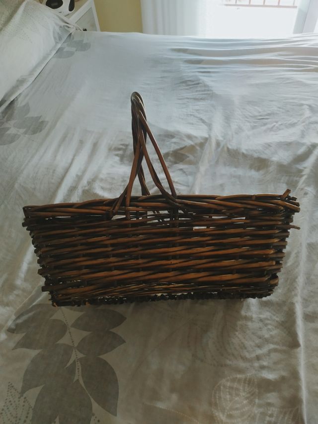 Cesto rectangular de mimbre