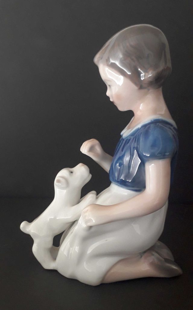 Figurina Royal Copenhagen Bimba con cucciolo