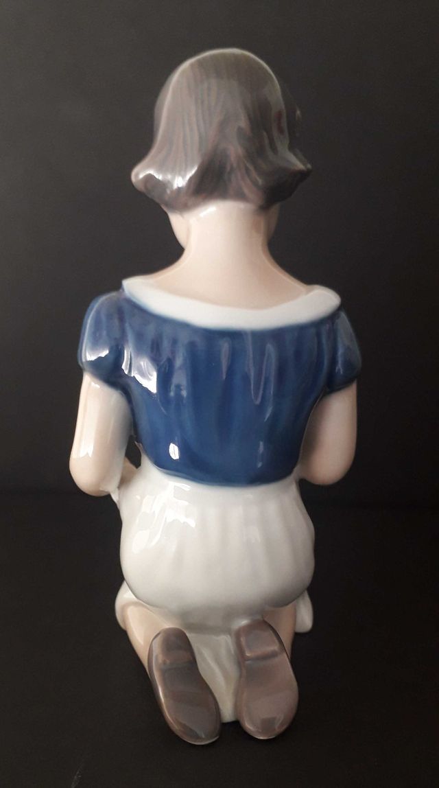 Figurina Royal Copenhagen Bimba con cucciolo