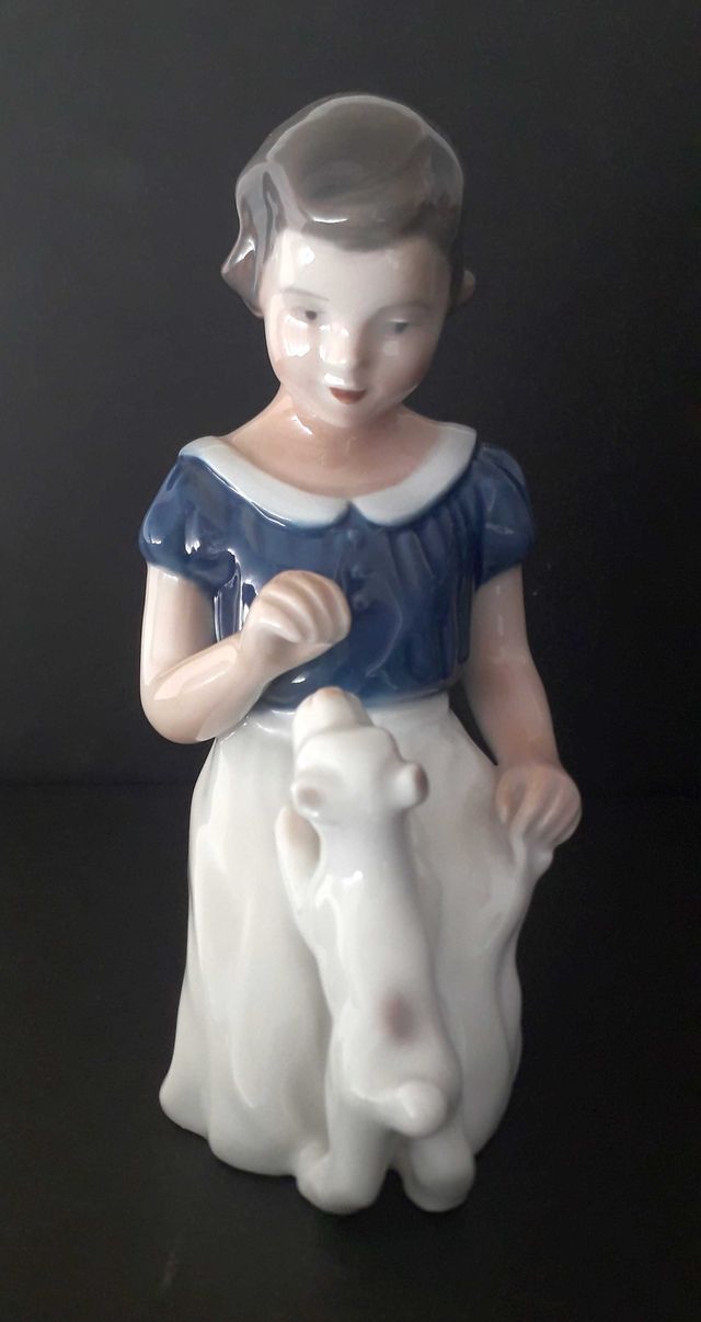 Figurina Royal Copenhagen Bimba con cucciolo