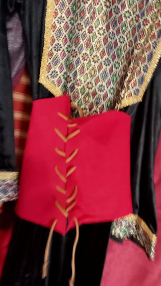 Vestido medieval mujer  y otras prendas