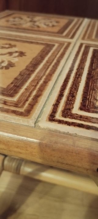 Mesita mimbre (grueso) y azulejo