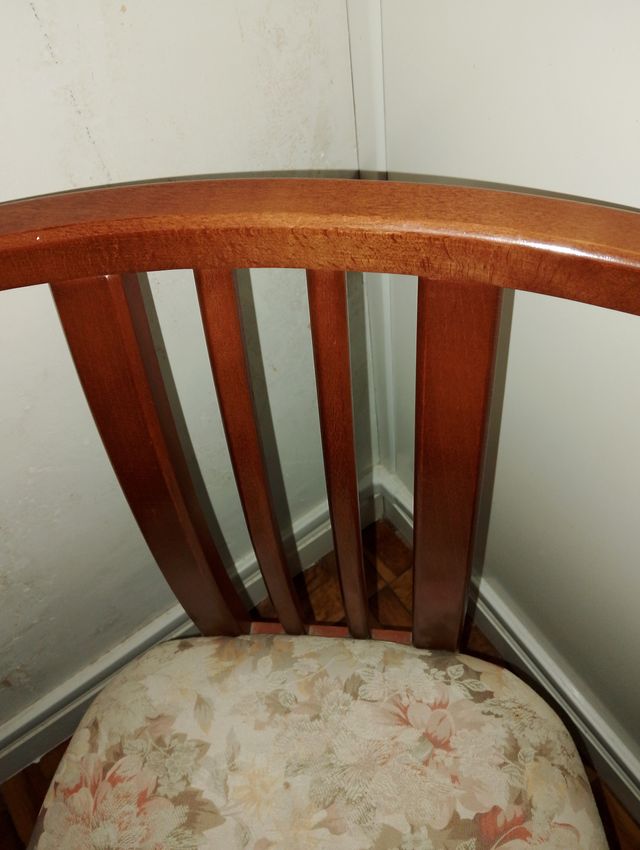 Silla de madera clásica