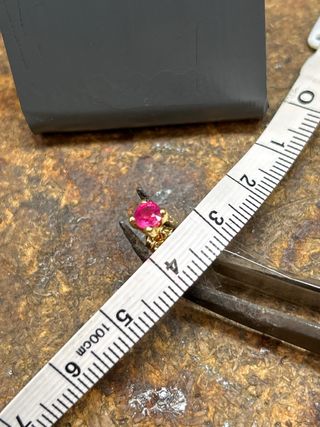 Pendientes de Oro con Rubi