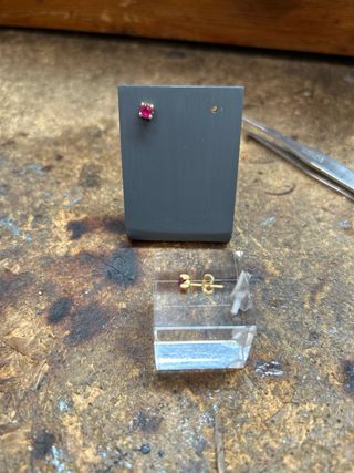 Pendientes de Oro con Rubi