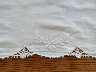 Lenzuolo matrimoniale con rose ad intaglio