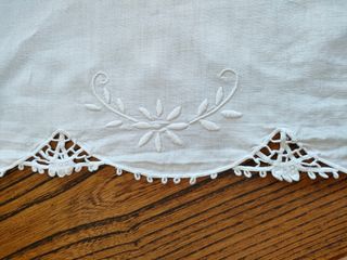 Lenzuolo matrimoniale con rose ad intaglio