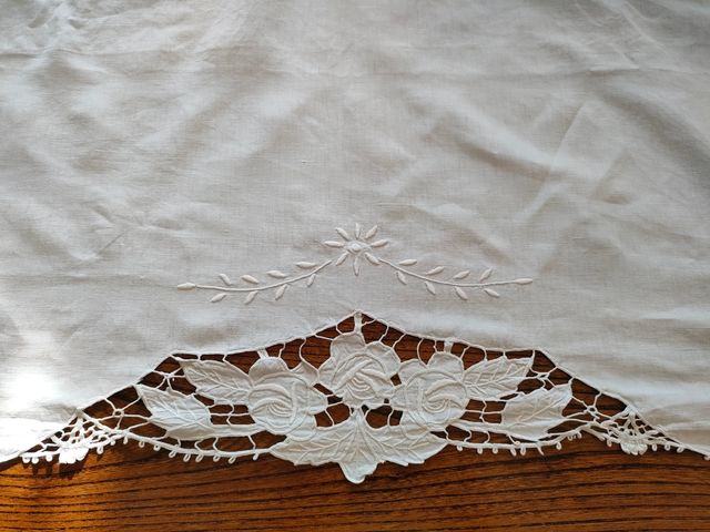 Lenzuolo matrimoniale con rose ad intaglio