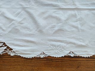 Lenzuolo matrimoniale con rose ad intaglio