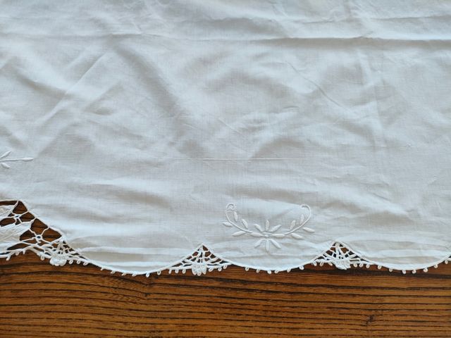 Lenzuolo matrimoniale con rose ad intaglio