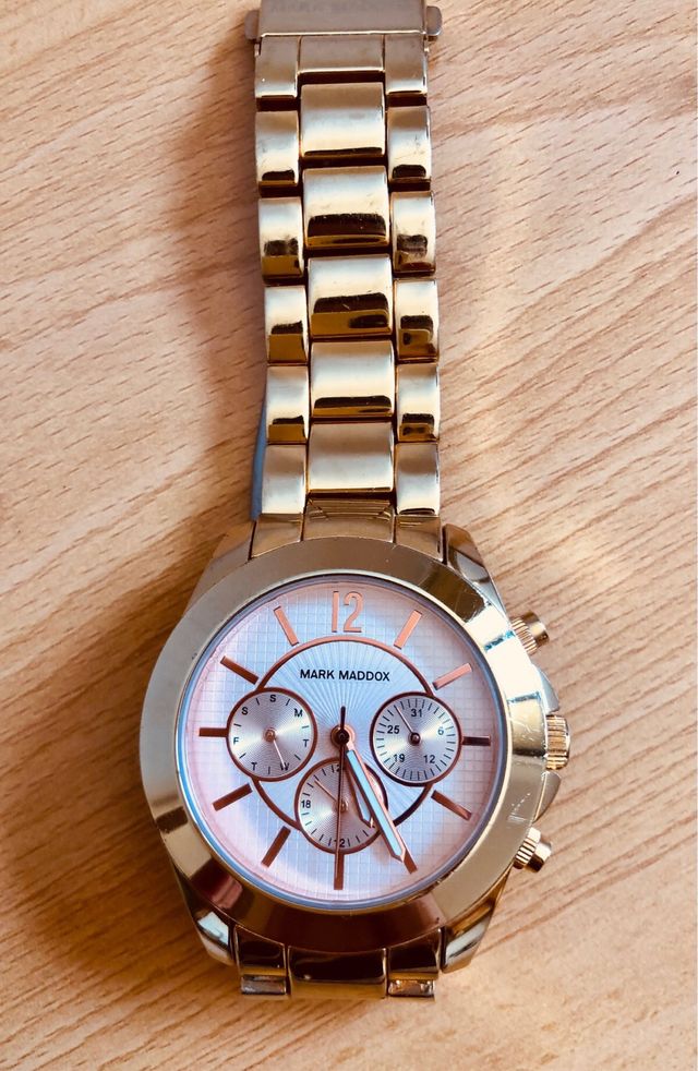 Reloj dorado Mark Maddox
