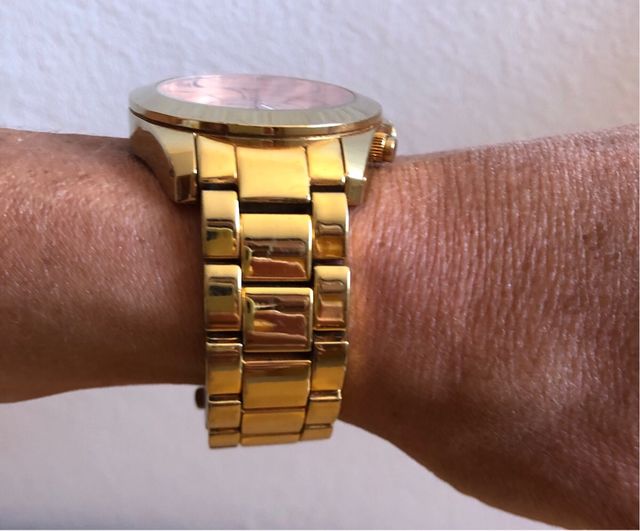 Reloj dorado Mark Maddox