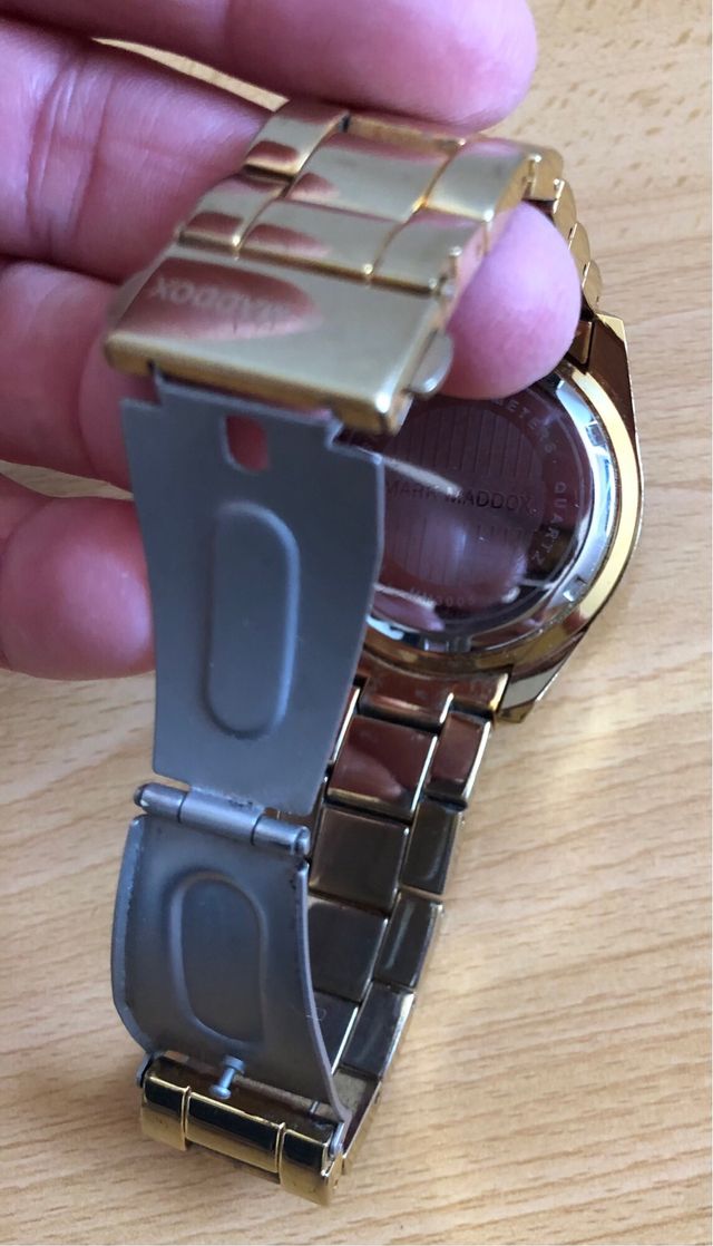 Reloj dorado Mark Maddox