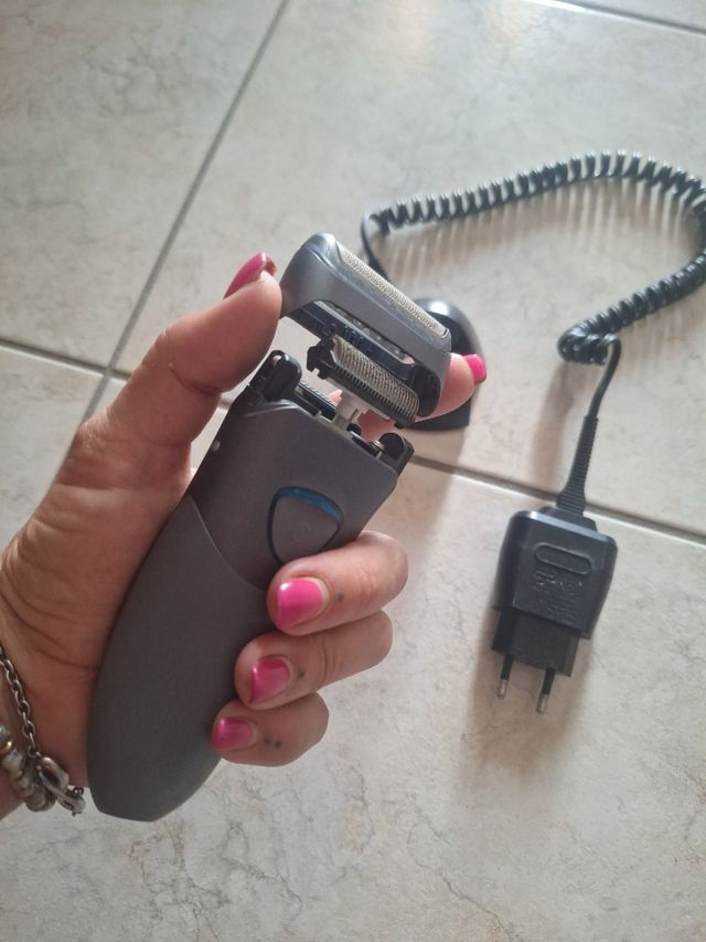 Rasoio ricaricabile braun