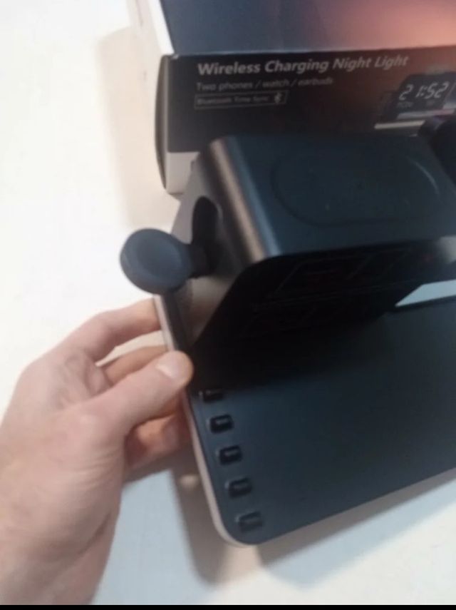 Caricatore wireless con luce notturna Bluetooth