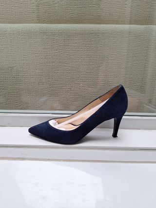 Zapatos Gloria Ortiz de tacón ante azul marino