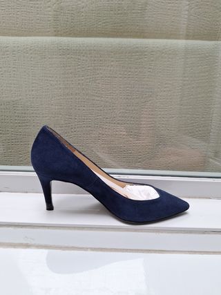 Zapatos Gloria Ortiz de tacón ante azul marino