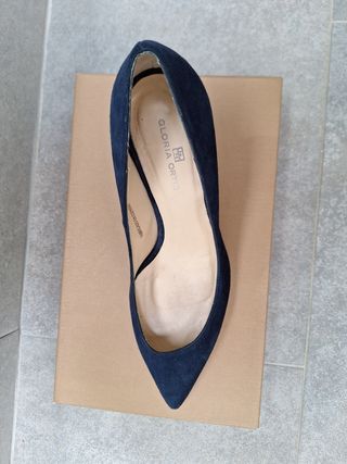 Zapatos Gloria Ortiz de tacón ante azul marino