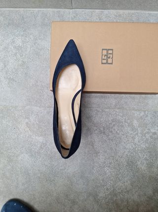 Zapatos Gloria Ortiz de tacón ante azul marino