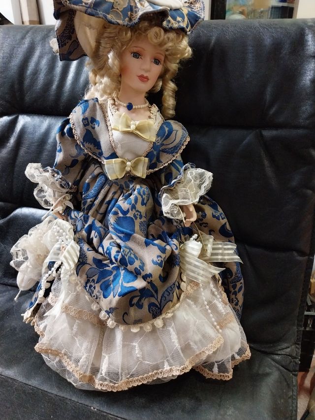 Bambola in porcellana vintage 